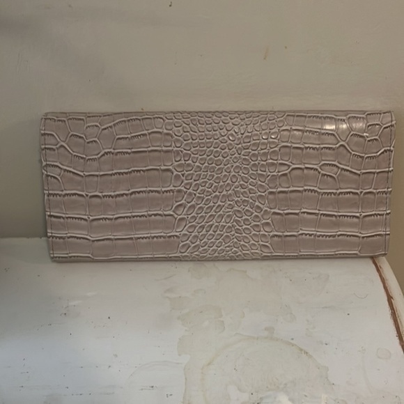 Faux crocodile skin light gray tone jewel clutch bag with straps - Picture 2 of 4